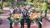 Các đại biểu dự Đại hội đại biểu các DTTS tỉnh lần thứ 3 viếng Nghĩa trang liệt sĩ tỉnh